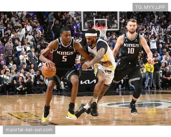 国王福克斯与小萨博尼斯手递手战术衍生出更多无球掩护变化